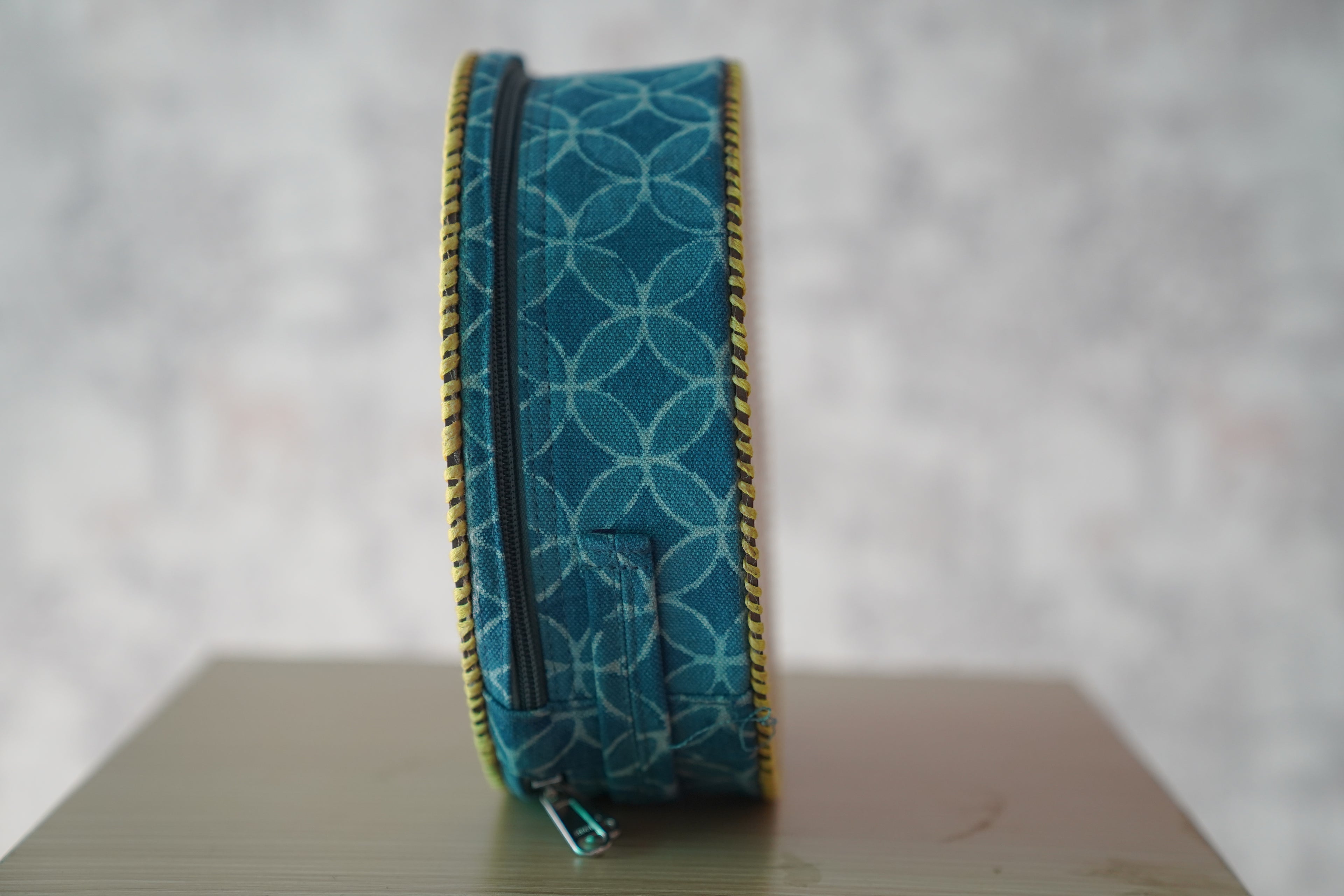 Round multiutility box blue