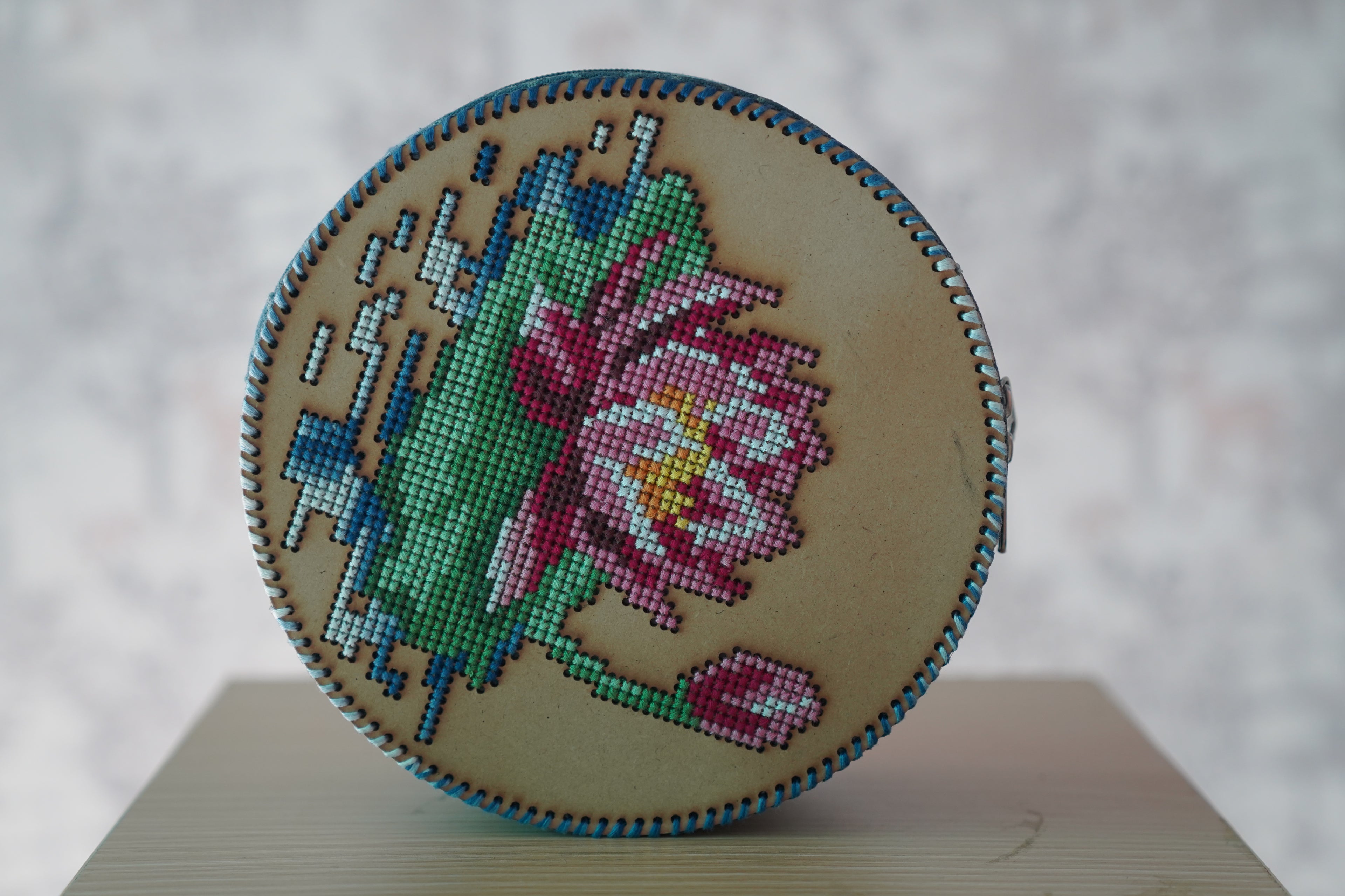 Round Multiutility box-Red