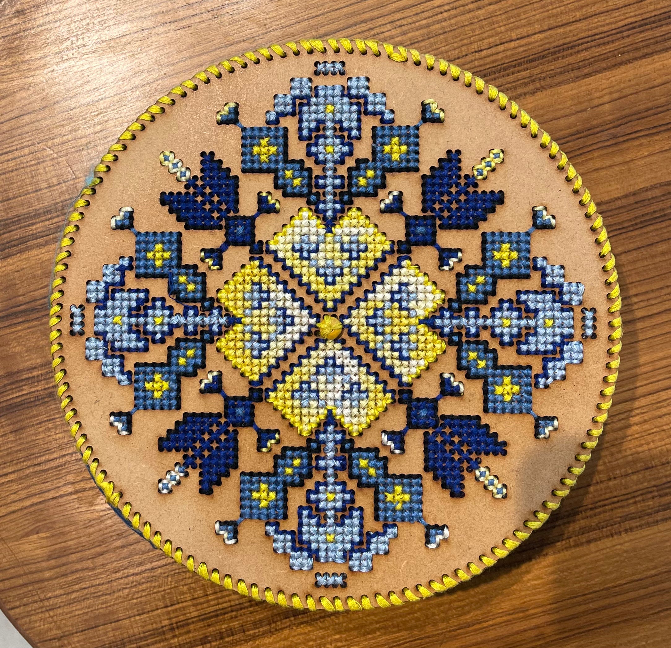 Round multiutility box blue