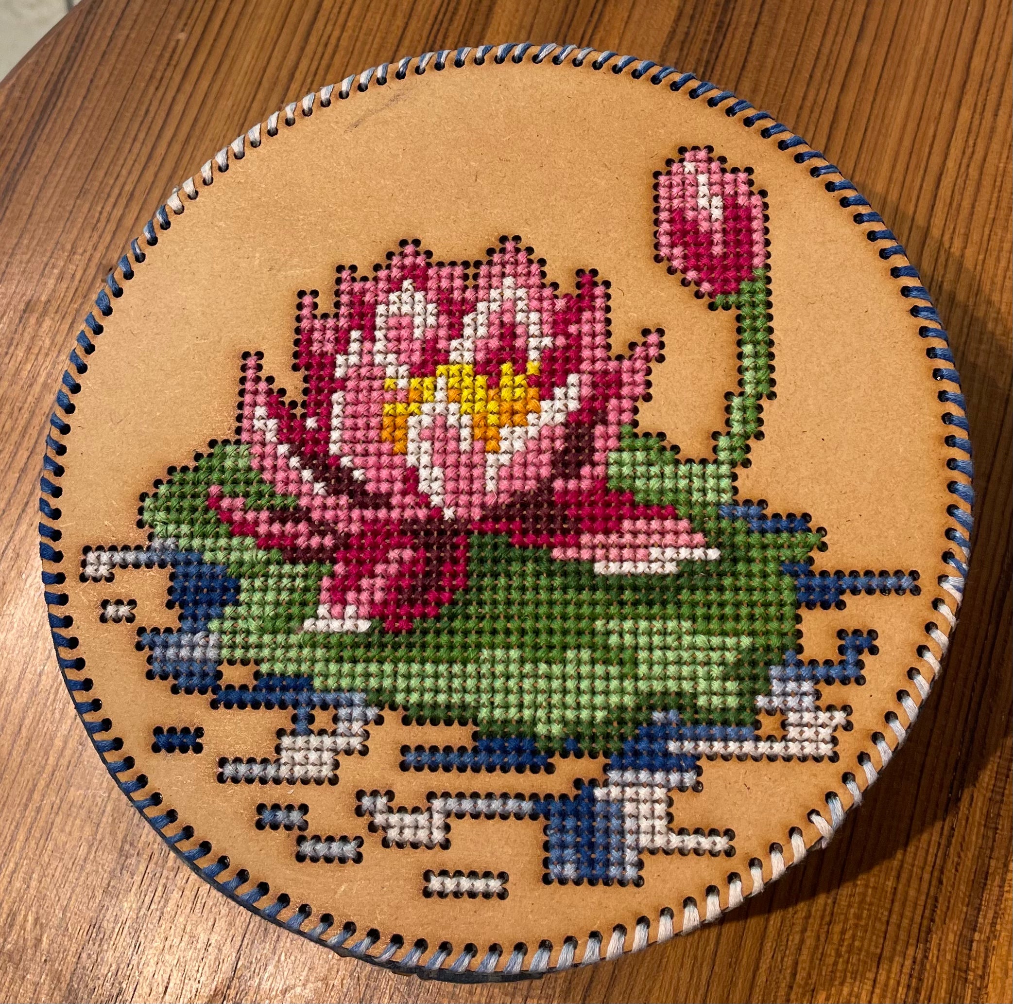 Round multiutility box-flower